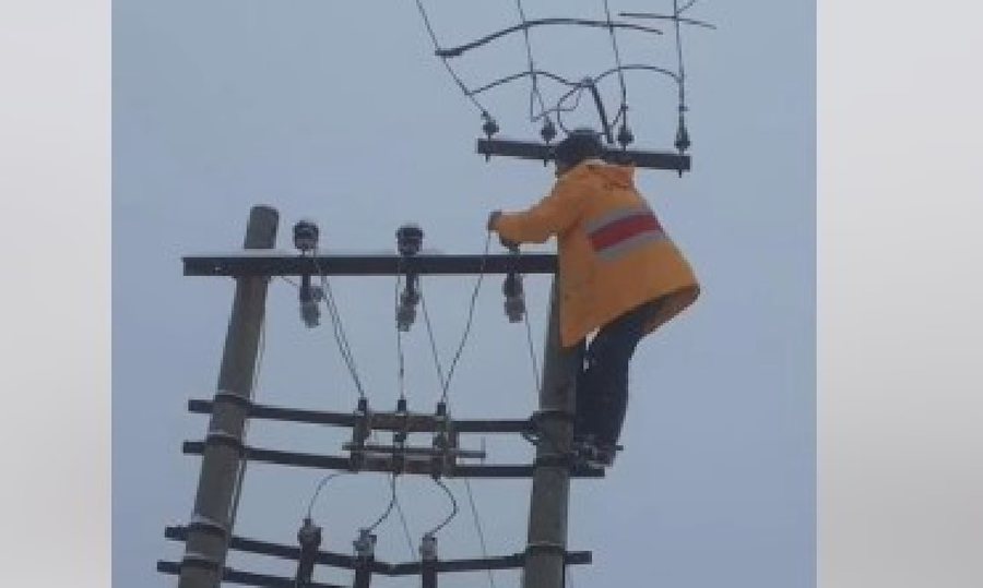 Moti i keq përfshin gjithë Shqipërinë, ja si paraqitet situata rrugore, energjetike, në porte e aeroporte