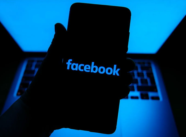 Skandaloze / Facebook mbyll grupin ku mijëra italianë shpërndanin fotot intime të grave apo motrave të tyre