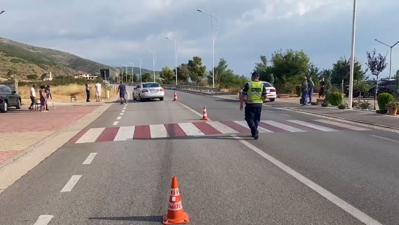Aksident me vdekje në Fier/ Mjeti del nga rruga, plagosen tre të tjerë