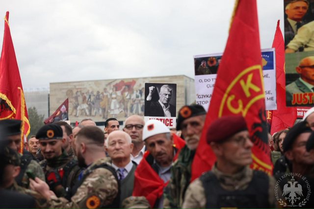 Protesta masive në Tiranë, Presidenti Begaj: UÇK-ja është themeli i lirisë së Kosovës. Krenari e historisë sonë kombëtare