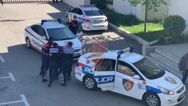 Përndiqej nga dy djem, 16-vjeçarja në Tiranë dëmton veten dhe policen!