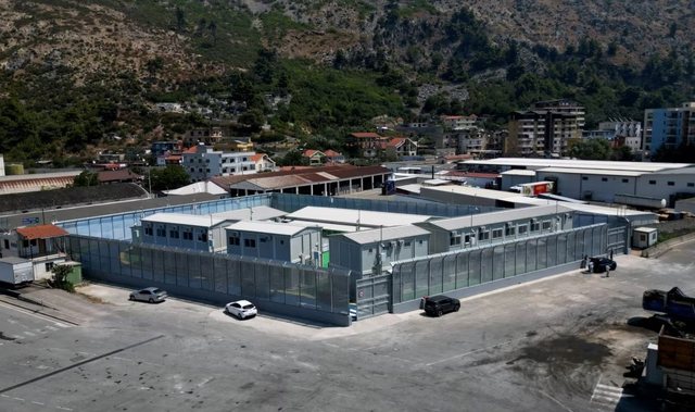 REPORTAZHI/ Qendrat e Melonit në Shqipëri: Një vit pas hapjes, bosh, të kontestuara dhe nën hetim ligjor