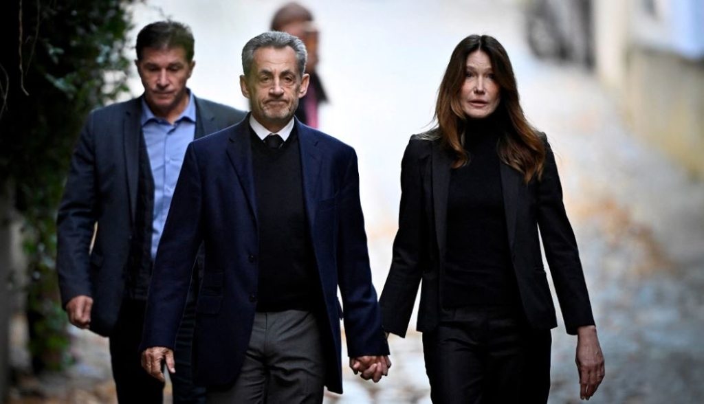 Dorë për dore me bashkëshorten, Nicolas Sarkozy niset drejt burgut!