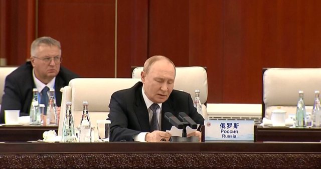 Putin flet për paqe, por përgatitet për luftë