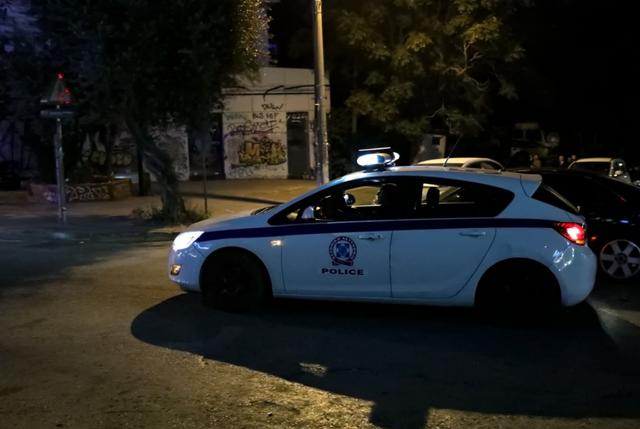 Greqi / Me pranga në duar dhe i djegur në sediljen e pasme të makinës, viktima dyshohet se është shqiptar