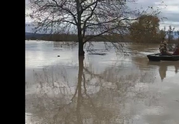 Ndërpritet furnizimi me ujë në Fier, shkak prurjet e shtuara të lumit Vjosë!