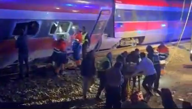 Dy trena me shpejtësi të lartë dalin nga shinat në Spanjë, 5 viktima, 25 të plagosur