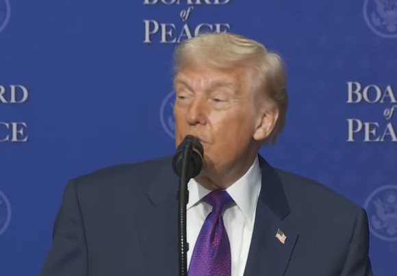 Donald Trump këmbëngul: Shmanga luftën mes Kosovës dhe Serbisë, nëse nuk shkoni mirë më merrni në telefon!