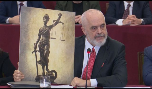 Rama me gjyqtarë e prokurorë: Po të doni, ju zëvendësoj me inteligjencë artificiale