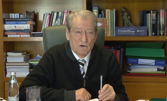 GJK la në fuqi pezullimin e Ballukut, Berisha: Rama detyroi kancelaritë e Europës t’i nxjerrin kartonin e kuq