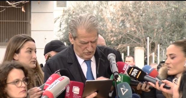 Berisha lexon mesazhin që la në SPAK: Avokati i Irenës me 5 mbiemra, mercenar i partisë