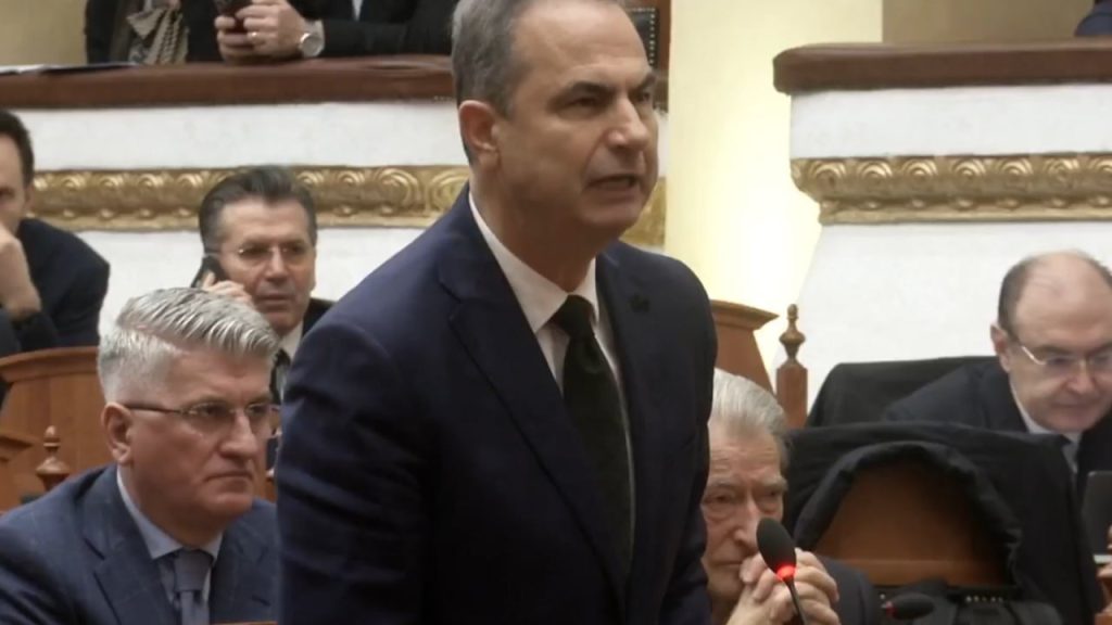 “Sot mungon Nallbati se e goditi policia”/ Boçi në Kuvend: Forcat RENEA nuk njohin deputetët