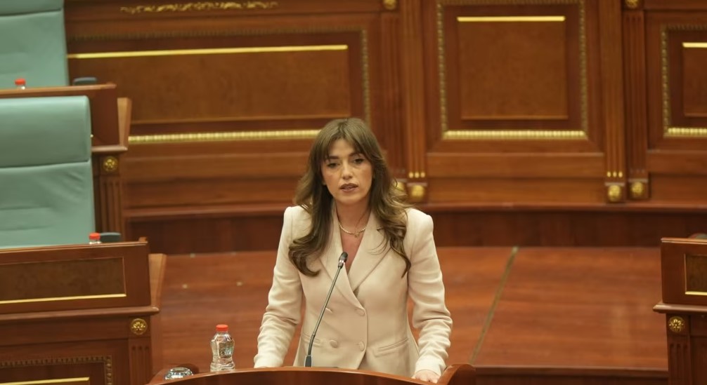 Konstituohet Kuvendi i Kosovës, Albulena Haxhiu zgjidhet kryetare
