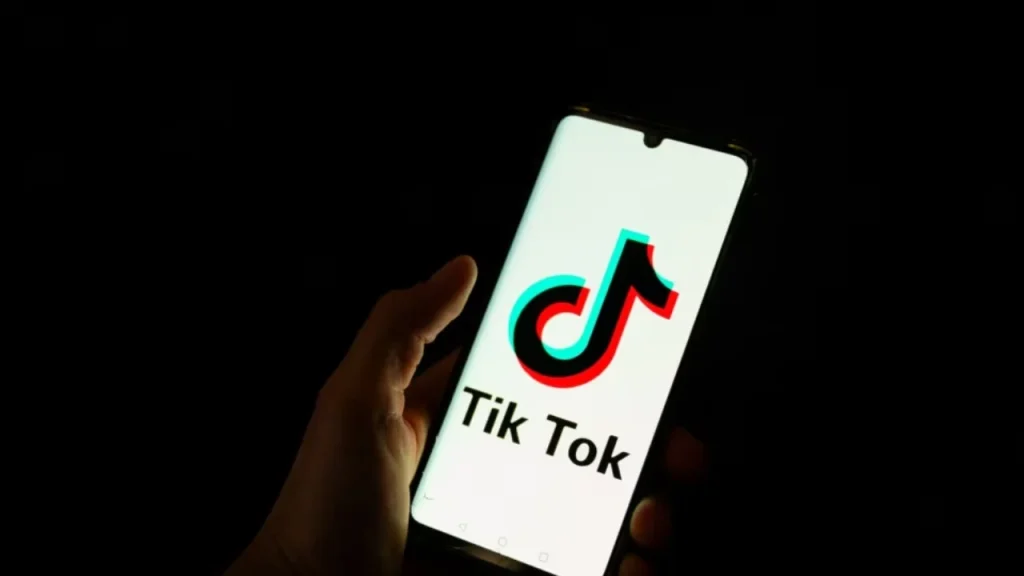 Komisioni i BE-së kërcënon me gjobë: TikTok “rrezik varësie”