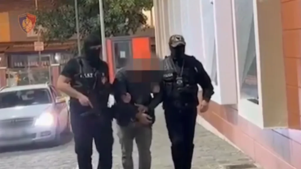 Në kërkim ndërkombëtar dhe i dënuar në Itali për prostitucion dhe plagosje, arrestohet në Belsh 61-vjeçari