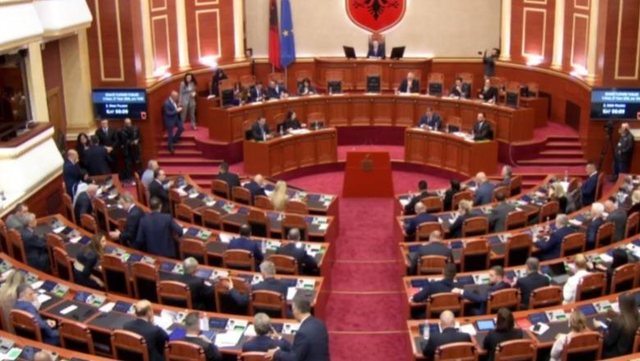 Socialistët, draft për ndryshimin e rregullores së Kuvendit: Kufizohet koha e fjalimeve për deputetët dhe ministrat