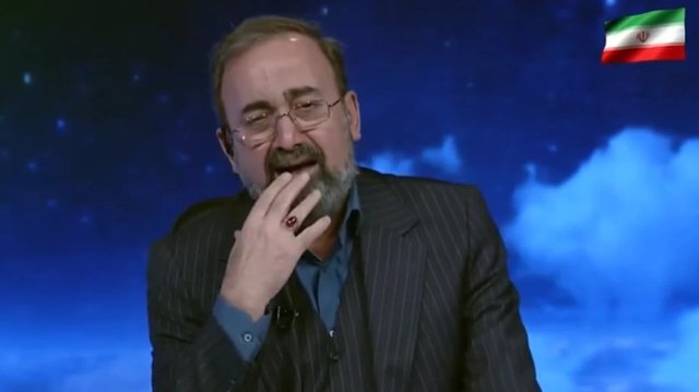 VIDEO/ Spikeri i televizionit iranian shpërthen në lot teksa jep lajmin për vrasjen e Khameneit!