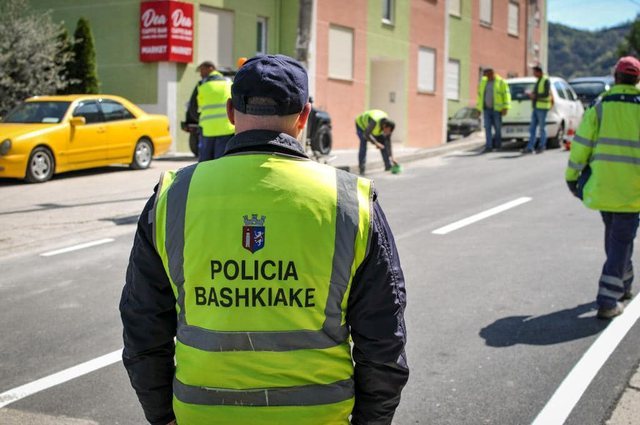Pas IKMT-së/ Dhuna kalon në zyrat e policisë bashkiake, Eugen Saliasi godet kolegun në zyrë!