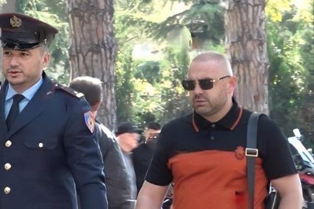 “Nuk vjen rregullisht në punë” – Sokol Bizhga e nis duke pezulluar nga detyra njeriun e besuar të Ilir Prodës