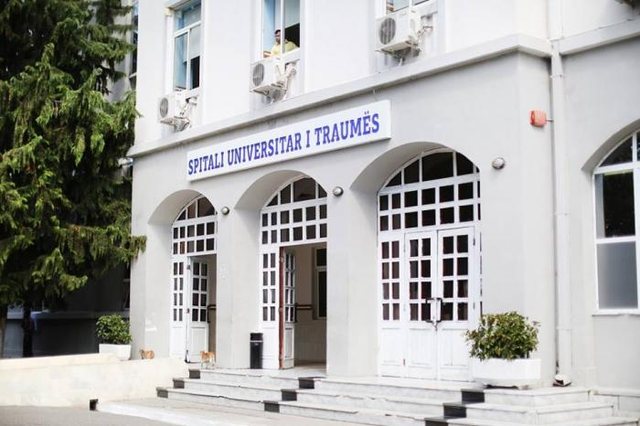 Ra nga lartësia gjatë punës, ndërron jetë te Trauma punonjësi i komunales në Gjirokastër!