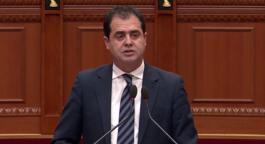 Kërkesa e SPAK për arrestimin e Ballukut, Bylykbashi lexon raportin e opozitës: Deputetët të votojnë pro