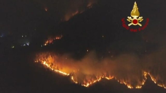 Zjarr i madh në Toskana, evakuohen 3,000 banorë