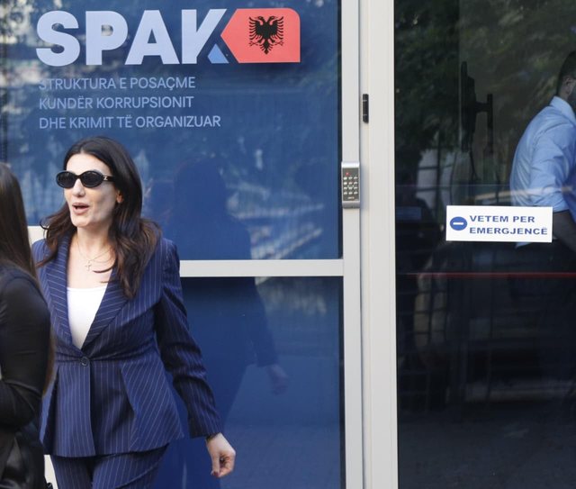 Ish-drejtoresha e AKSHI-t, Mirlinda Karçanaj del nga SPAK pas rreth 4 orësh