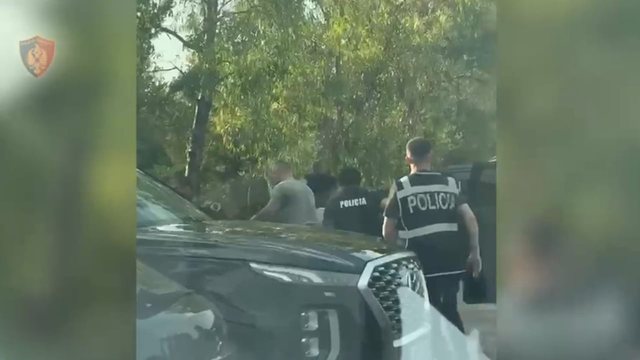 Mbi 800 gramë kokainë dhe kanabis në makinë, arrestohet 35-vjeçari në Tiranë