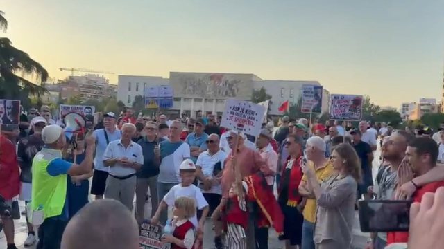 “Mos bini pre e provokimeve” – Protesta në ditën e 29