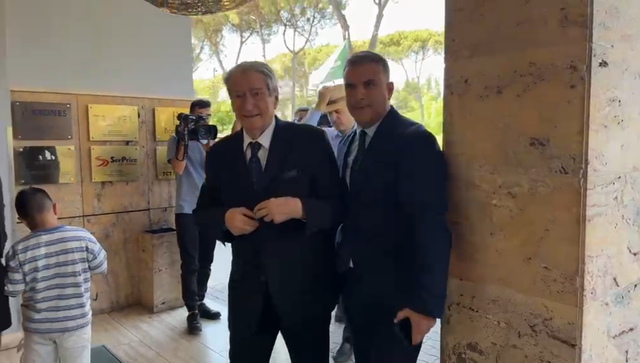 U takua me Metën për ngushëllimin pas humbjes së babait të ish-presidentit, Berisha: Kryetari i PL po bën burg politik!