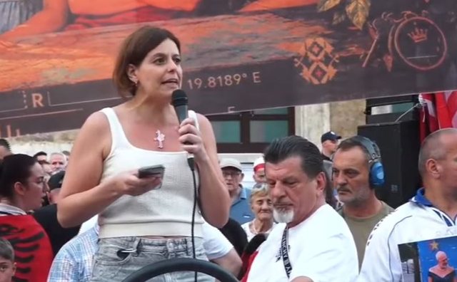 “Europa nuk është në Bruksel, por është këtu në Shqipëri” – Eurodeputetja Ilaria Salis në protestë: Këtu po bëhet historia