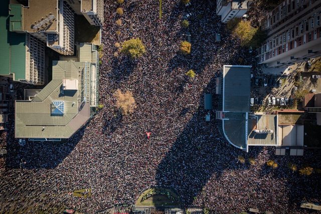 Efekti domino – Qindra mijëra protestues në Serbi kërkojnë zgjedhje të reja!