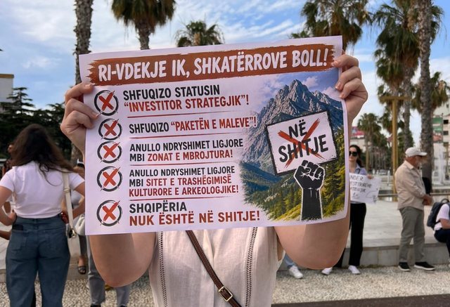 Jo vetëm në Tiranë: Protestë edhe në Durrës për Zvërnecin