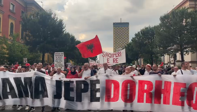 Nis protesta e 25-të në Tiranë
