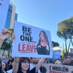 Nga bulevardi në rrjetet sociale: Fuqia e memeve të protestës