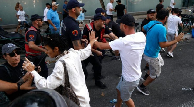 Pas përplasjeve te Parlamenti, qytetarët mblidhen në sheshin “Skënderbej”: Rama jepe dorëheqjen!