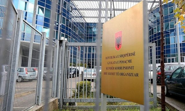 GJKKO dënon 6 zyrtarë të Bashkisë Divjakë për shkelje në tenderin 1 milionë euro!