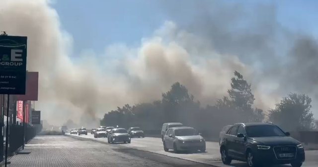 Rrezik për drejtuesit e mjeteve: Pamje të frikshme nga Fier-Vlorë, tymi pushton autostradën