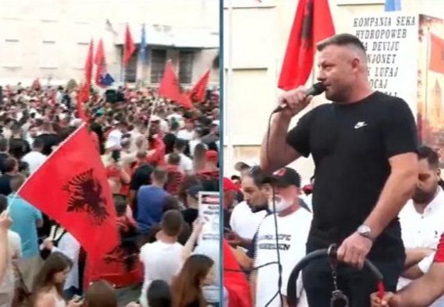 “Të bllokojmë të gjithë institucionet dhe të mos i lejojmë të hyjnë në to” – Thirrja e emigrantit në Itali: Nuk ikën Rama me lule, as Berisha
