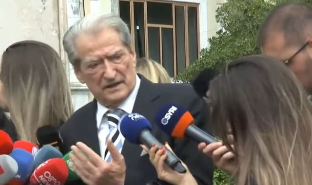 Huaja 302 mln dollarë nga SHBA/ Berisha pas mbylljes së seancës: Kalimi në procedurë të përshpejtuar, shkelje kushtetuese. Nuk e votojmë!