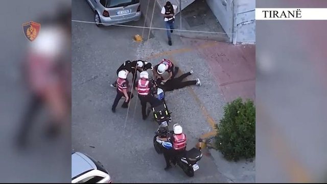 Thika, kaçavida dhe maska – Policia parandalon sherrin masiv mes të miturve në Kombinat, proçedohen 28 të rinj të moshës 13-17 vjeç