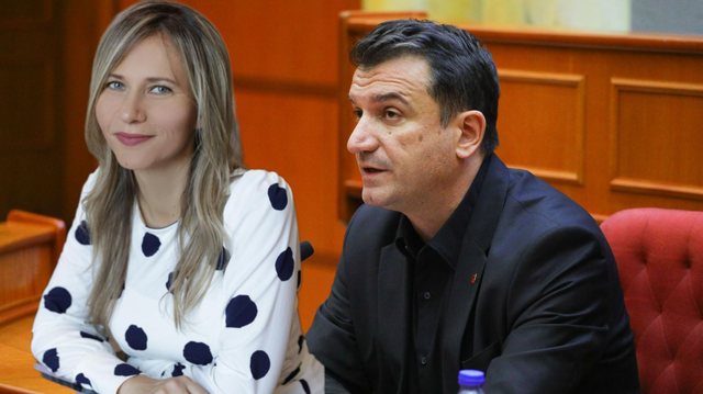Veliaj “shkarkon” nga burgu Anuela Ristanin, i heq delegimin si kryetare e Bashkisë së Tiranës