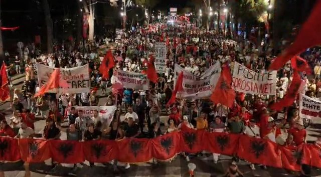 Çfarë ndodhi me protestën e djeshme, mijëra emigrant iu bashkuan thirrjes “Rama dorëhiqu”