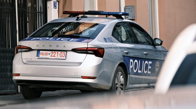 Tronditet Kosova: Vritet gruaja shtatzënë, plagoset rëndë bashkëshorti i saj