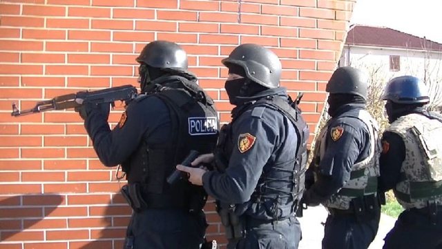 Renea dhe Policia aksion në Korçë, kërkohet i dënuari me 18 vite burg për vrasje!
