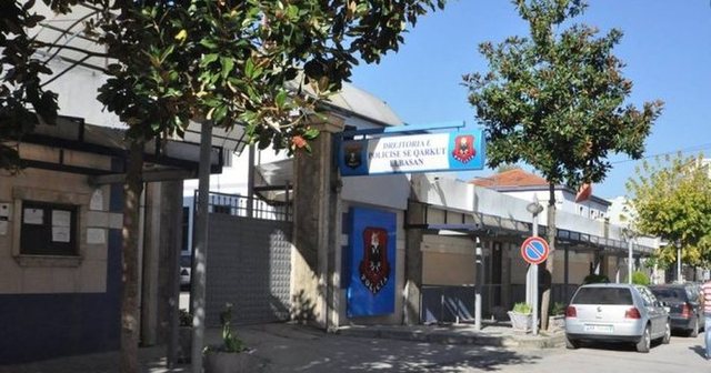 I ftonte të miturit në kafe, më pas në shtëpi – Arrestohet në Elbasan pedofli 59-vjeçar