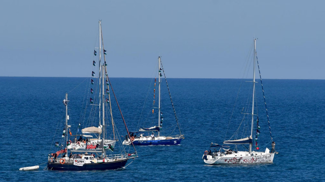 Flotilja pro-Gazës lundron nga Italia në Shqipëri në mbështetje të “Revolucionit të Flamingove”