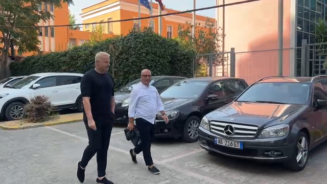 Dyshohet se Balluku fshehu vilën në Dhërmi në emër të tij, Igli Tare paraqitet në SPAK