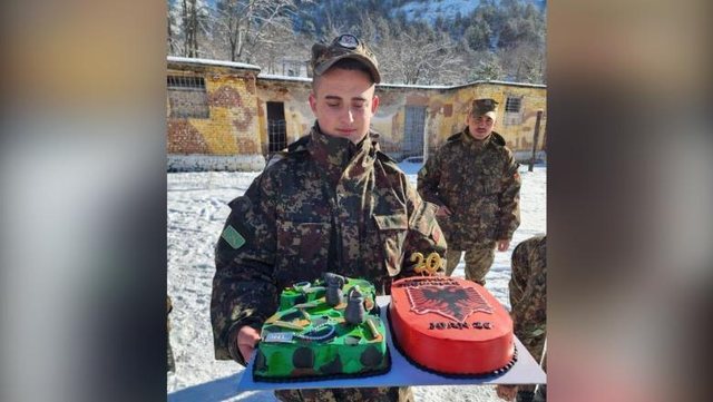 “Lamtumirë biri im, do të mbetesh fryma ime” – Mesazhi prekës i nënës së Joan Zukos, që u vra nga shoku i fëmijërisë