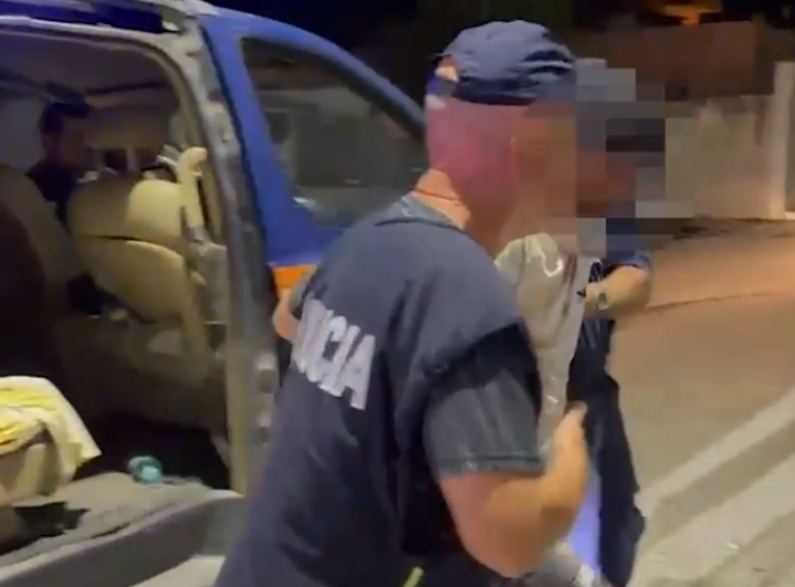 Konflikti në Spille për pak sa nuk përfundoi në tragjedi, i riu kapet me kallashnikov në dorë